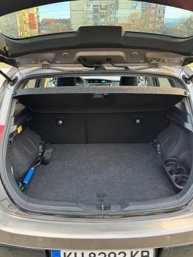Toyota Auris 1.4 D4D KEYLESS GO / PANORAMA / 6 скорости, снимка 10