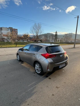 Toyota Auris 1.4 D4D KEYLESS GO / PANORAMA / 6 скорости, снимка 8