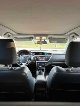 Toyota Auris 1.4 D4D KEYLESS GO / PANORAMA / 6 скорости, снимка 11