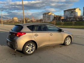 Toyota Auris 1.4 D4D KEYLESS GO / PANORAMA / 6 скорости, снимка 4