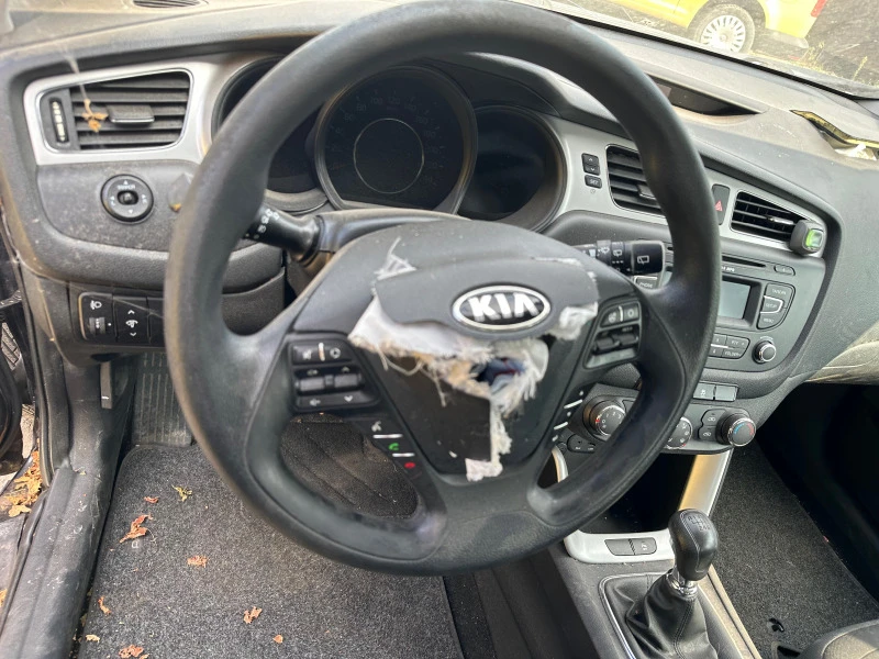 Kia Ceed 1.4 бензин, снимка 10 - Автомобили и джипове - 41945836