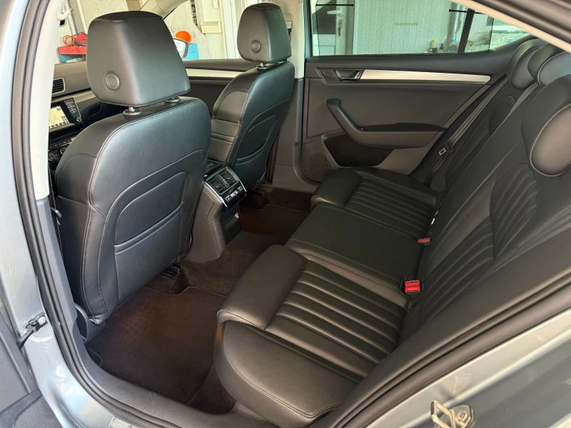 Skoda Superb 2.0TDI* 190к.с* СЕРВИЗНА КНИЖКА С ПЪЛНА ИСТОРИЯ , снимка 9 - Автомобили и джипове - 49815368