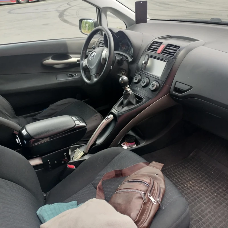 Toyota Auris, снимка 6 - Автомобили и джипове - 52606239