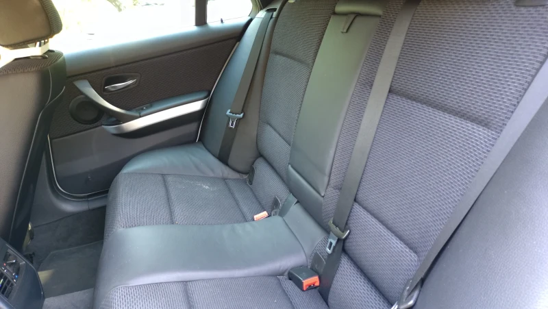 BMW 320, снимка 12 - Автомобили и джипове - 52095423