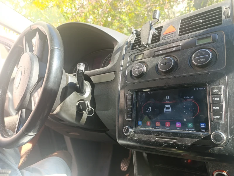 VW Touran, снимка 6 - Автомобили и джипове - 52473354