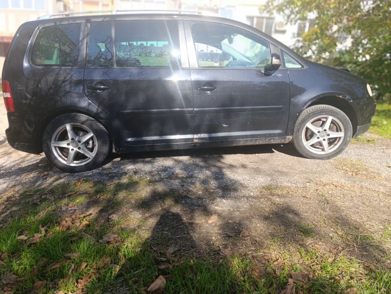 VW Touran, снимка 4 - Автомобили и джипове - 52473354