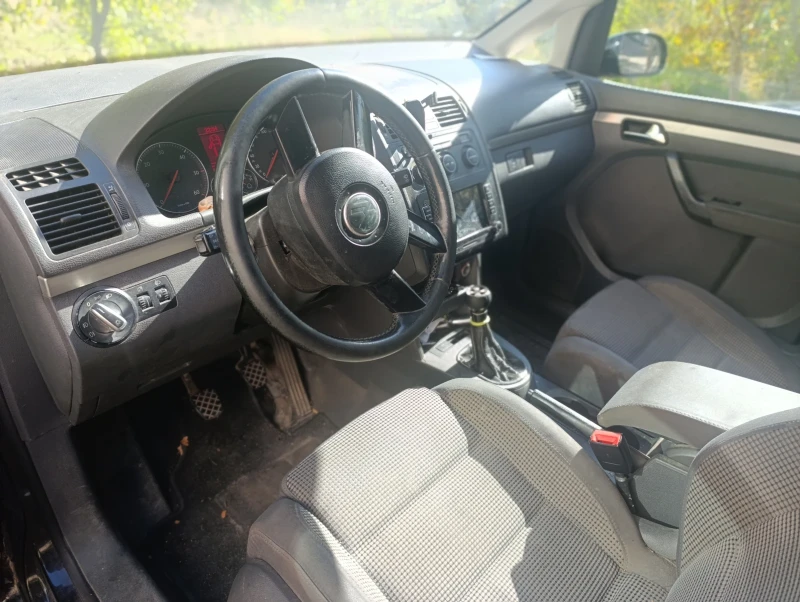 VW Touran, снимка 5 - Автомобили и джипове - 52473354