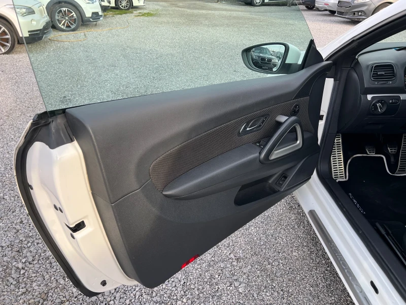 VW Scirocco 2.0TDI Navi- Sport, снимка 13 - Автомобили и джипове - 52567611