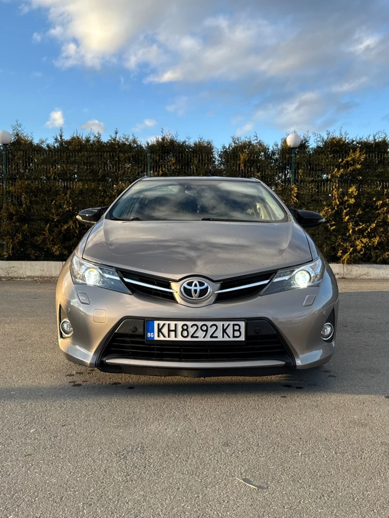 Toyota Auris 1.4 D4D KEYLESS GO / PANORAMA / 6 скорости, снимка 2 - Автомобили и джипове - 52987582