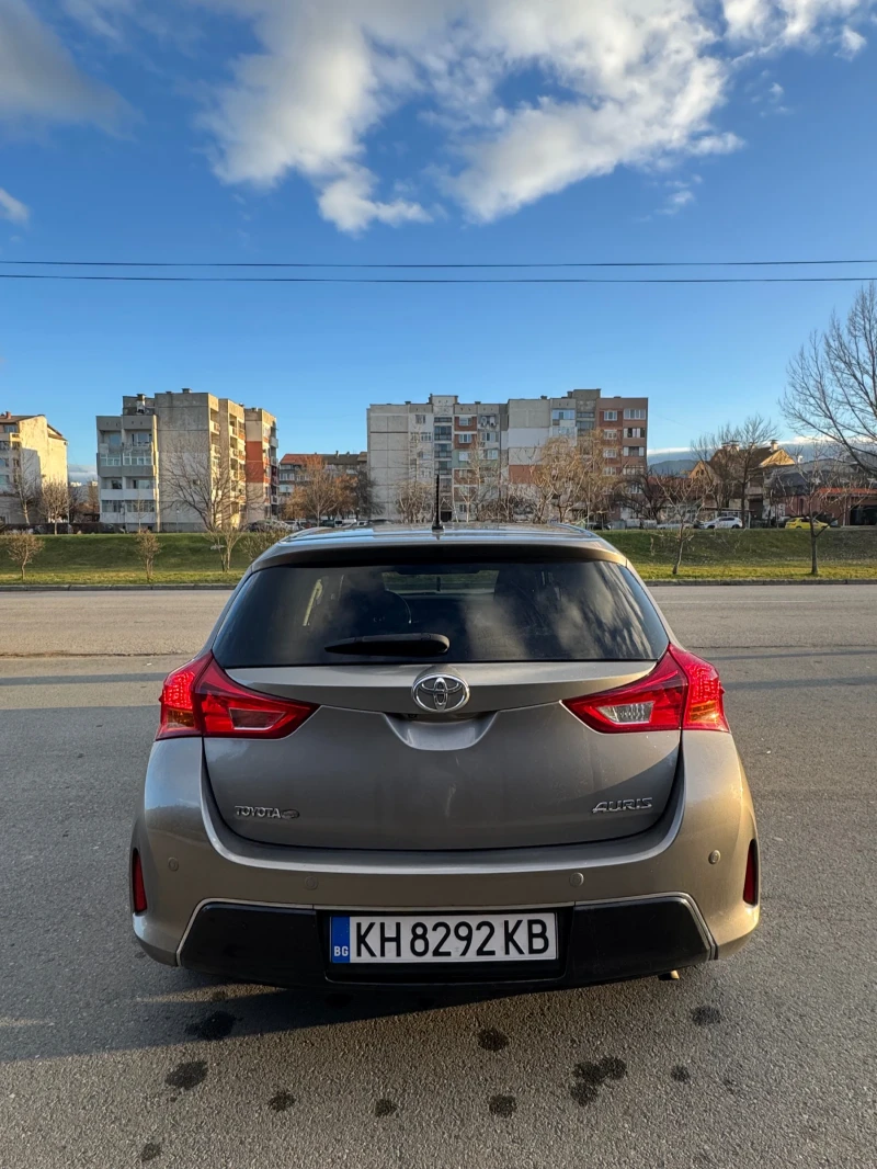 Toyota Auris 1.4 D4D KEYLESS GO / PANORAMA / 6 скорости, снимка 6 - Автомобили и джипове - 52987582