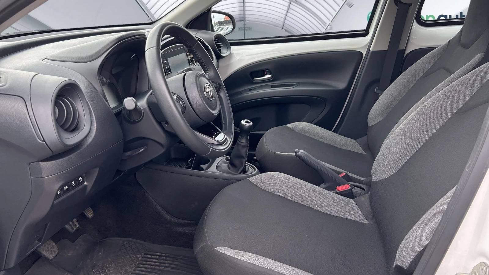 Toyota Aygo 1.0i X-Play - изображение 10