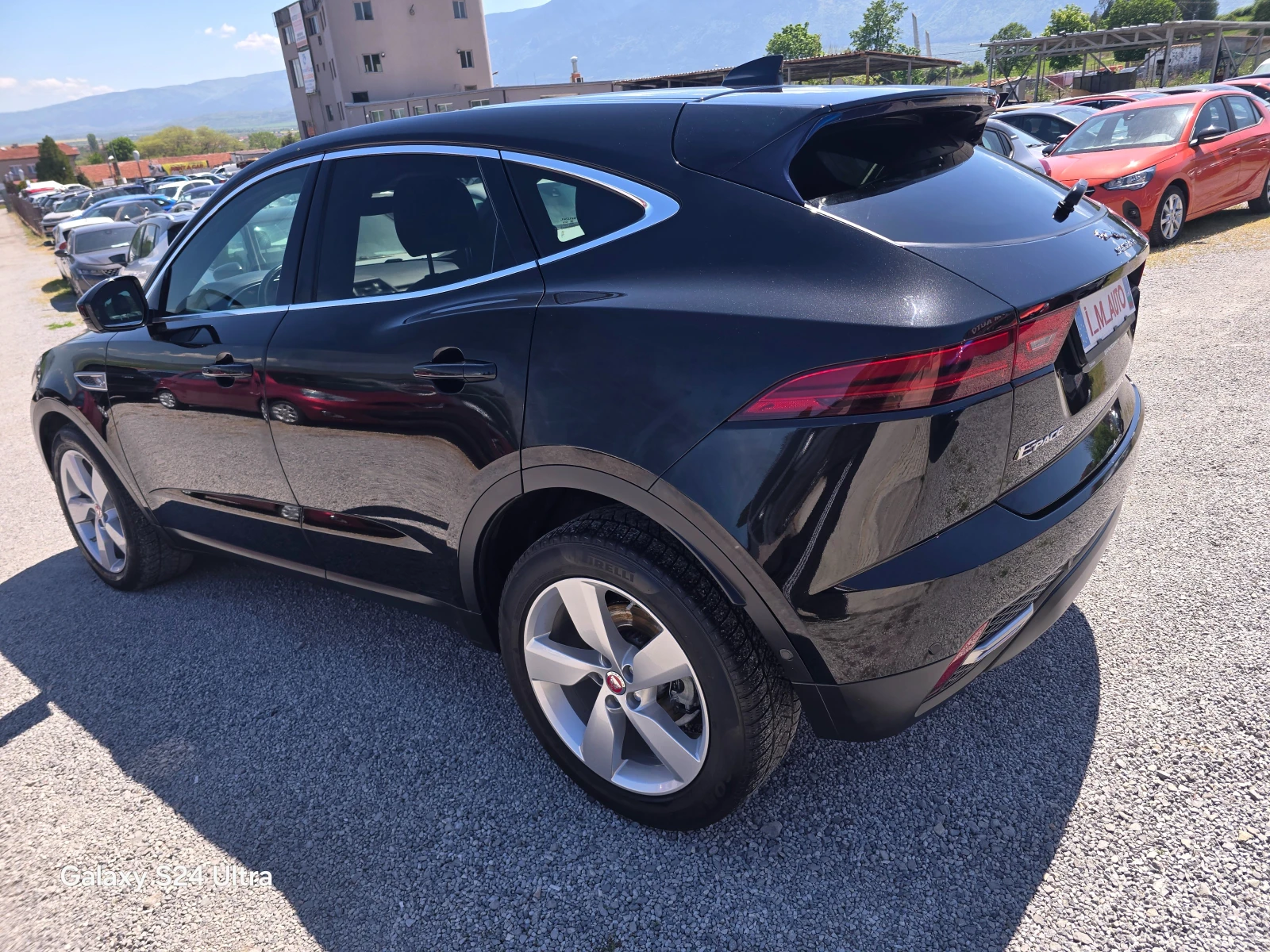Jaguar E-pace 2.0D-204K.C-4X4-NAVI-CAMERI-EURO6 - изображение 6