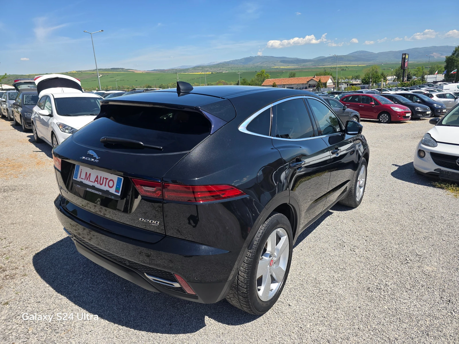 Jaguar E-pace 2.0D-204K.C-4X4-NAVI-CAMERI-EURO6 - изображение 4
