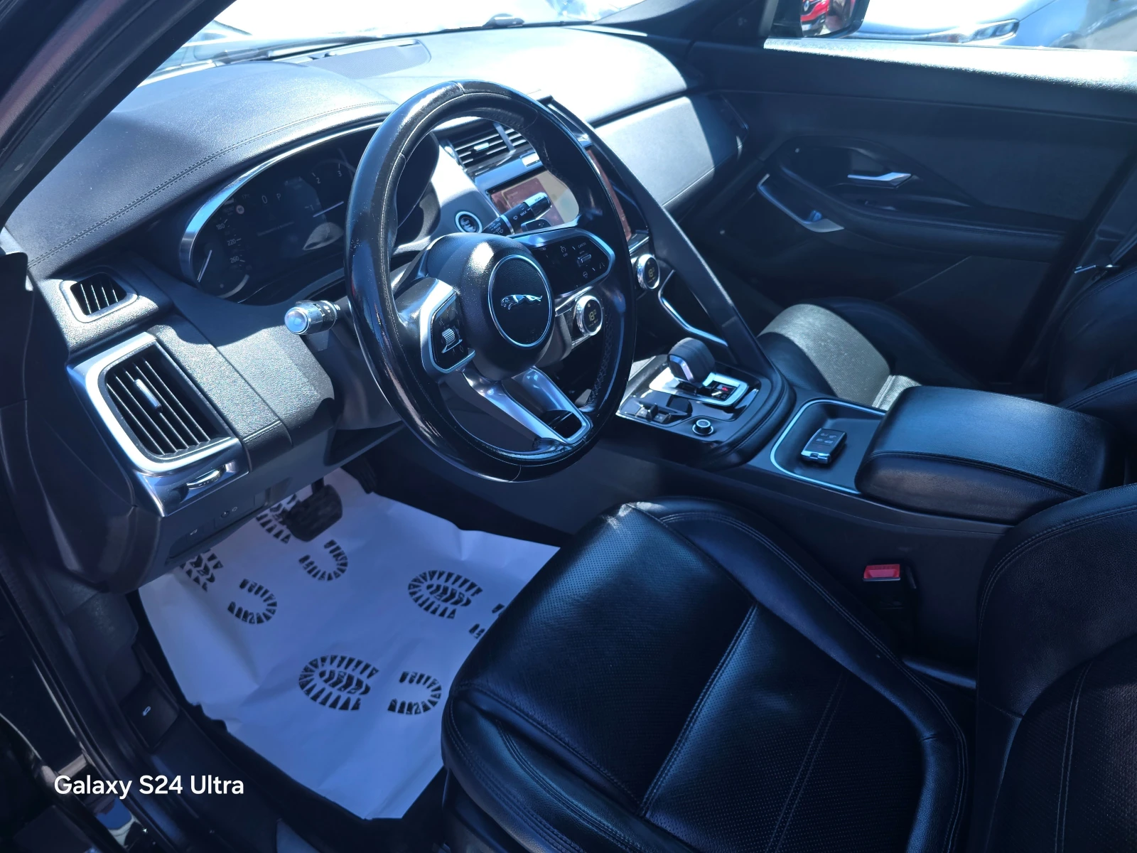 Jaguar E-pace 2.0D-204K.C-4X4-NAVI-CAMERI-EURO6 - изображение 7