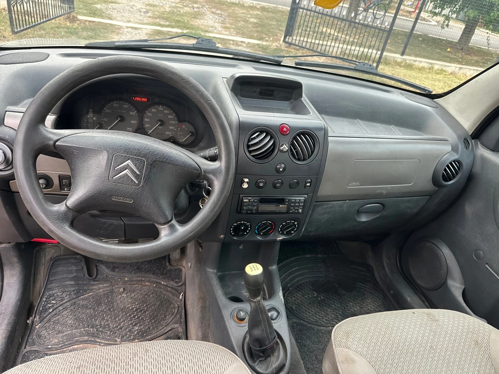 Citroen Berlingo 1.6 90кс КЛИМА - изображение 8