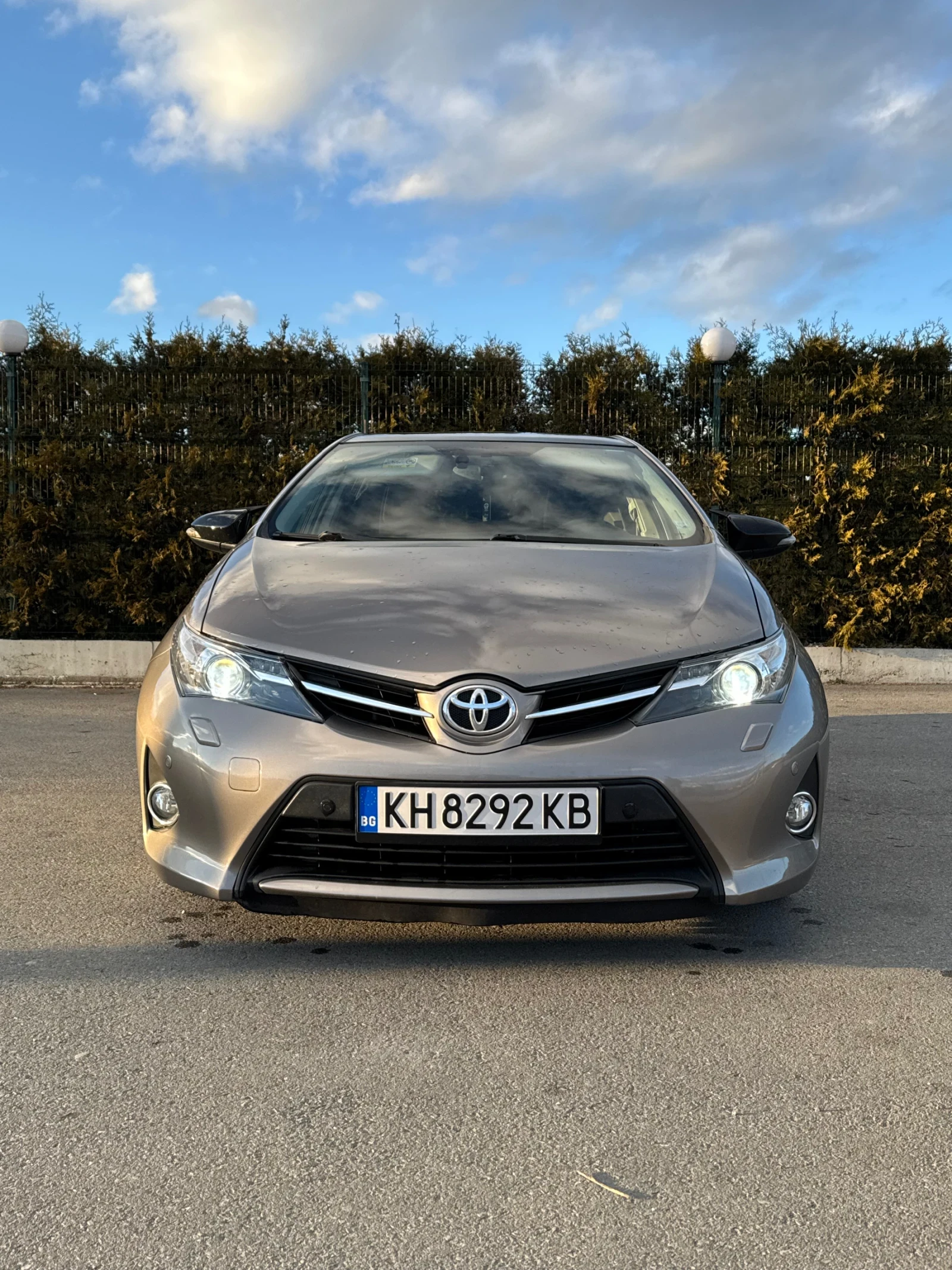 Toyota Auris 1.4 D4D KEYLESS GO / PANORAMA / 6 скорости - изображение 2
