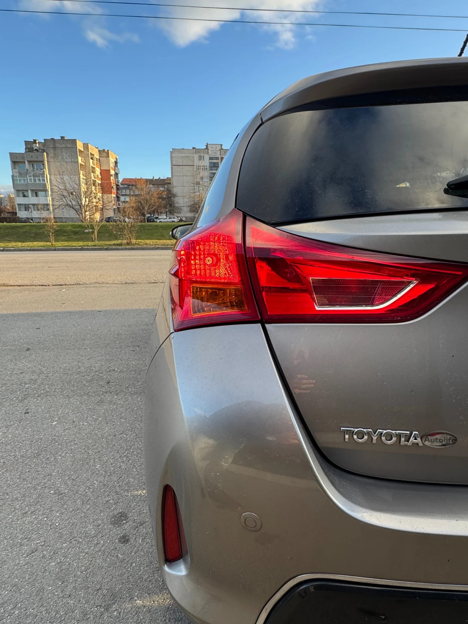 Toyota Auris 1.4 D4D KEYLESS GO / PANORAMA / 6 скорости - изображение 7