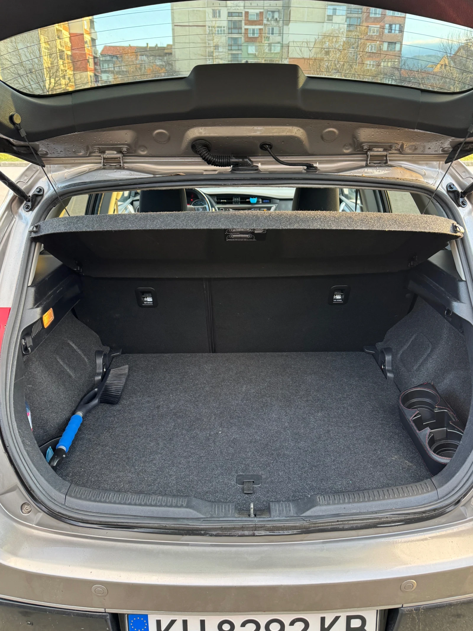 Toyota Auris 1.4 D4D KEYLESS GO / PANORAMA / 6 скорости - изображение 10