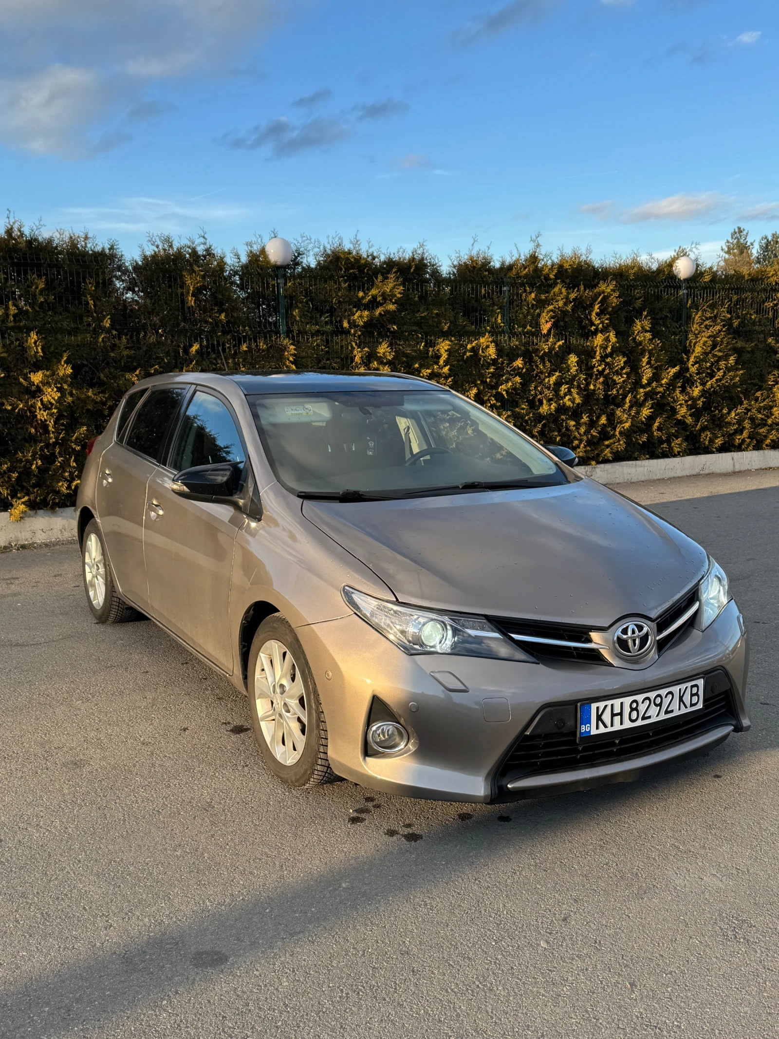 Toyota Auris 1.4 D4D KEYLESS GO / PANORAMA / 6 скорости - изображение 3