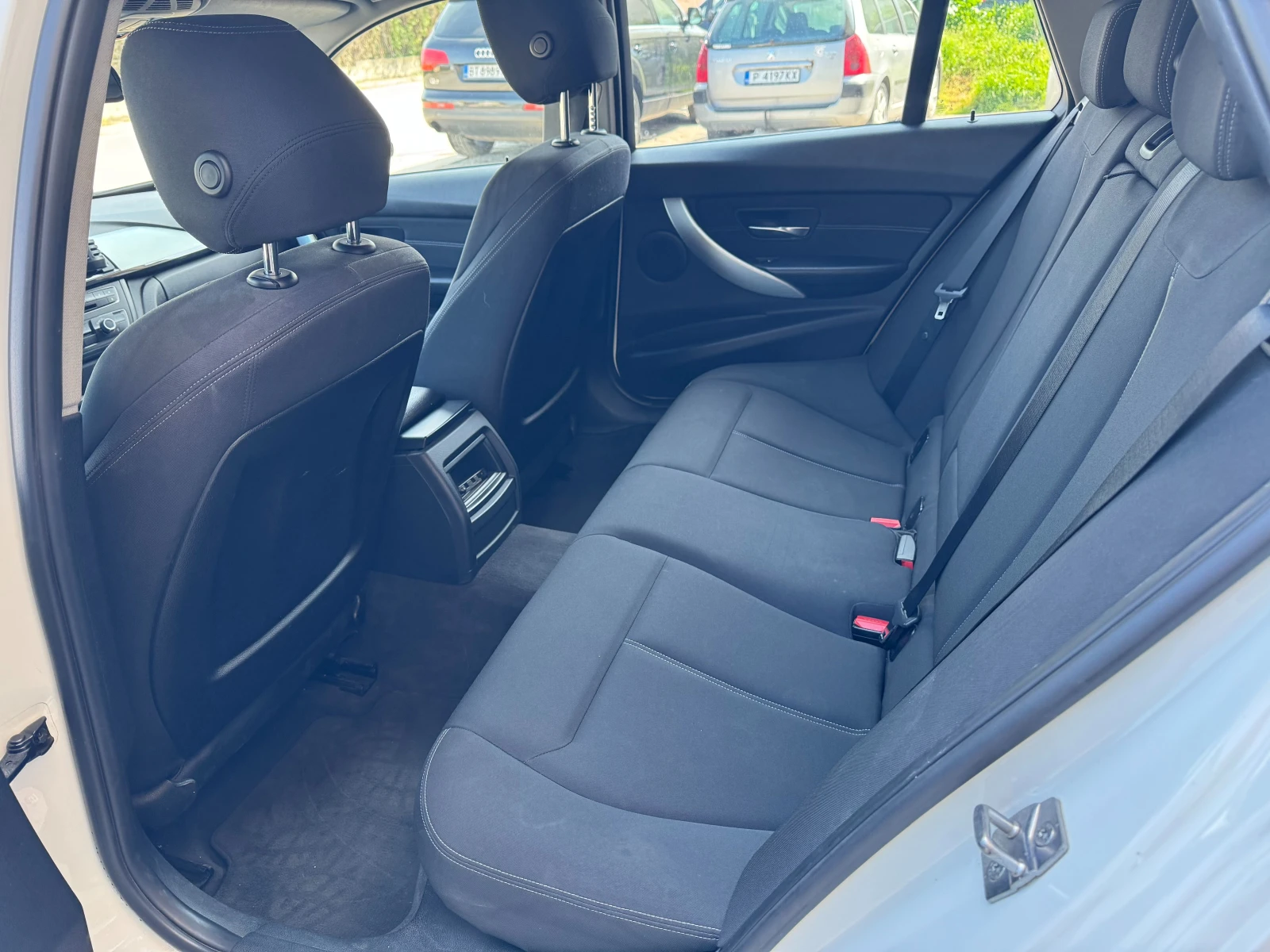 BMW 320 Touring Automatic 2013г. Много запазена, снимка 12 - Автомобили и джипове - 53832164