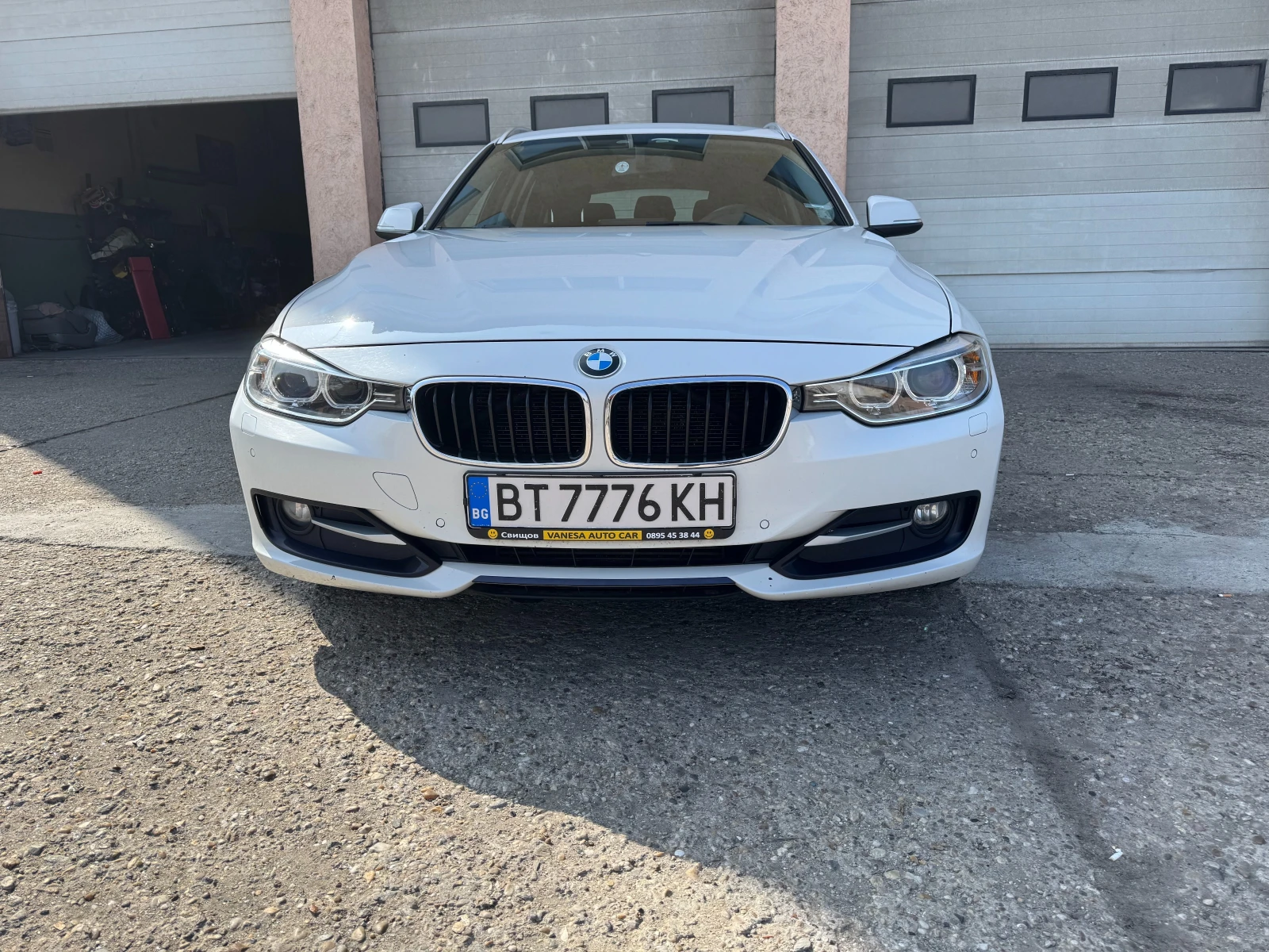 BMW 320 Touring Automatic 2013г. Много запазена, снимка 2 - Автомобили и джипове - 53832164