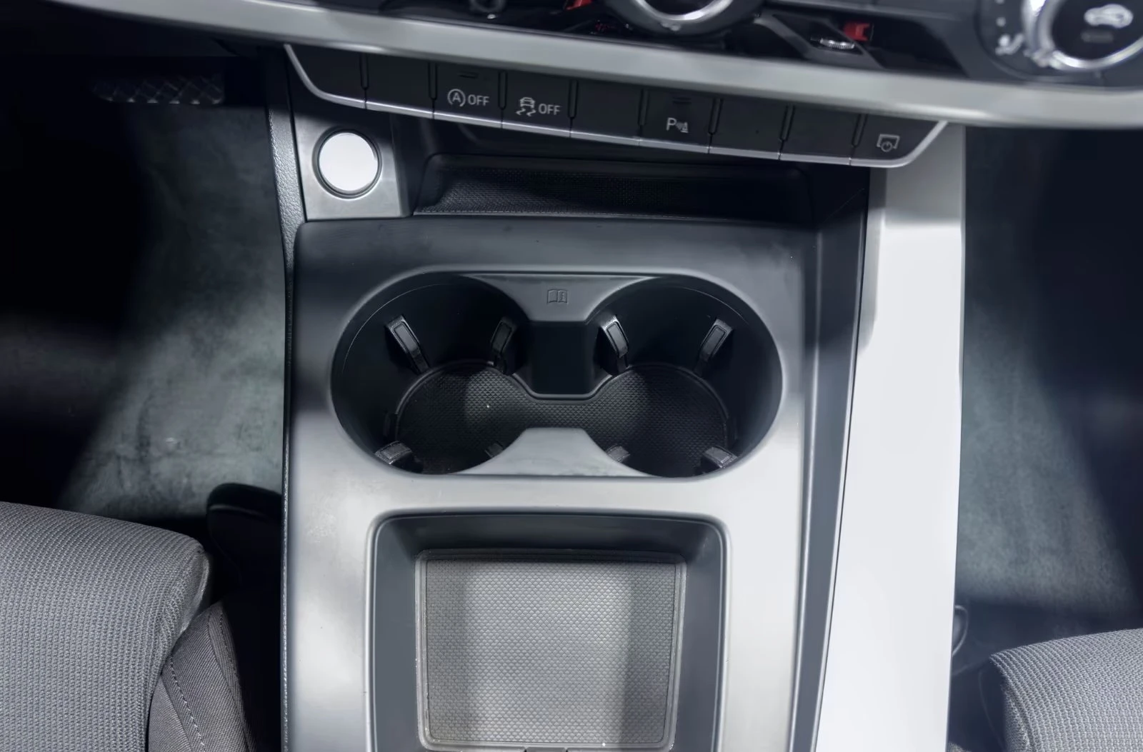 Audi A4 AVANT/2.0TDI/DIGITAL/AMBI/SPORT/LED/CAM/CARPLAY, снимка 14 - Автомобили и джипове - 54067653