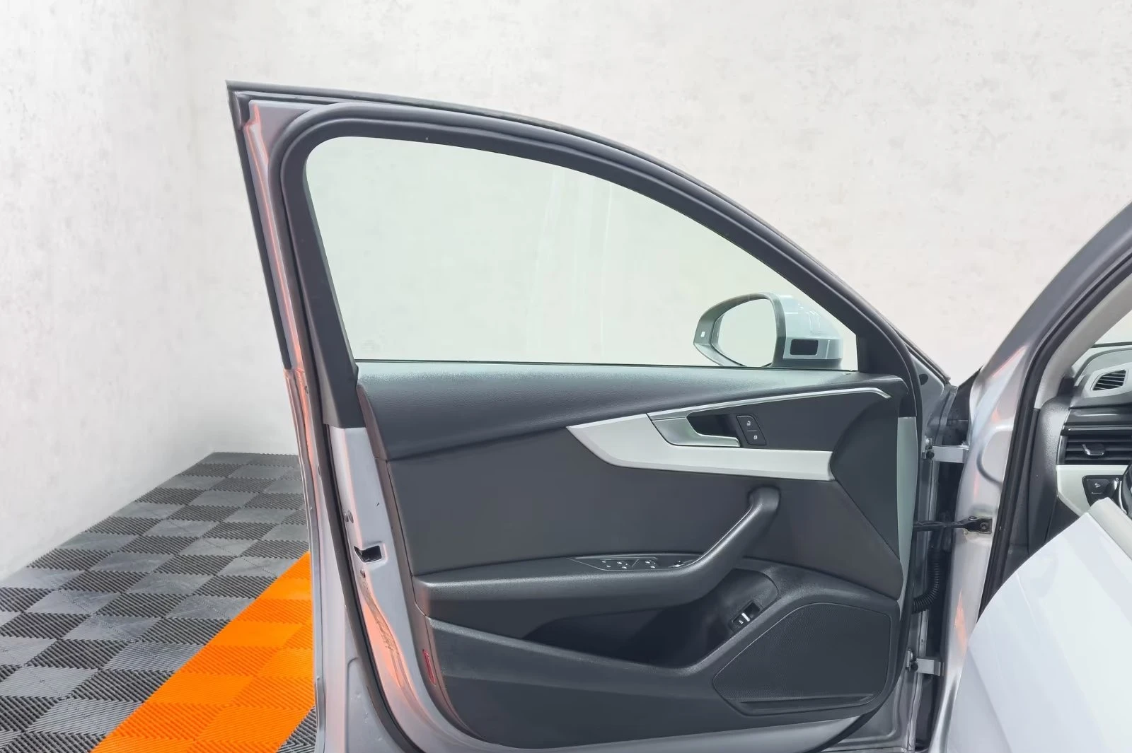 Audi A4 AVANT/2.0TDI/DIGITAL/AMBI/SPORT/LED/CAM/CARPLAY, снимка 9 - Автомобили и джипове - 54067653