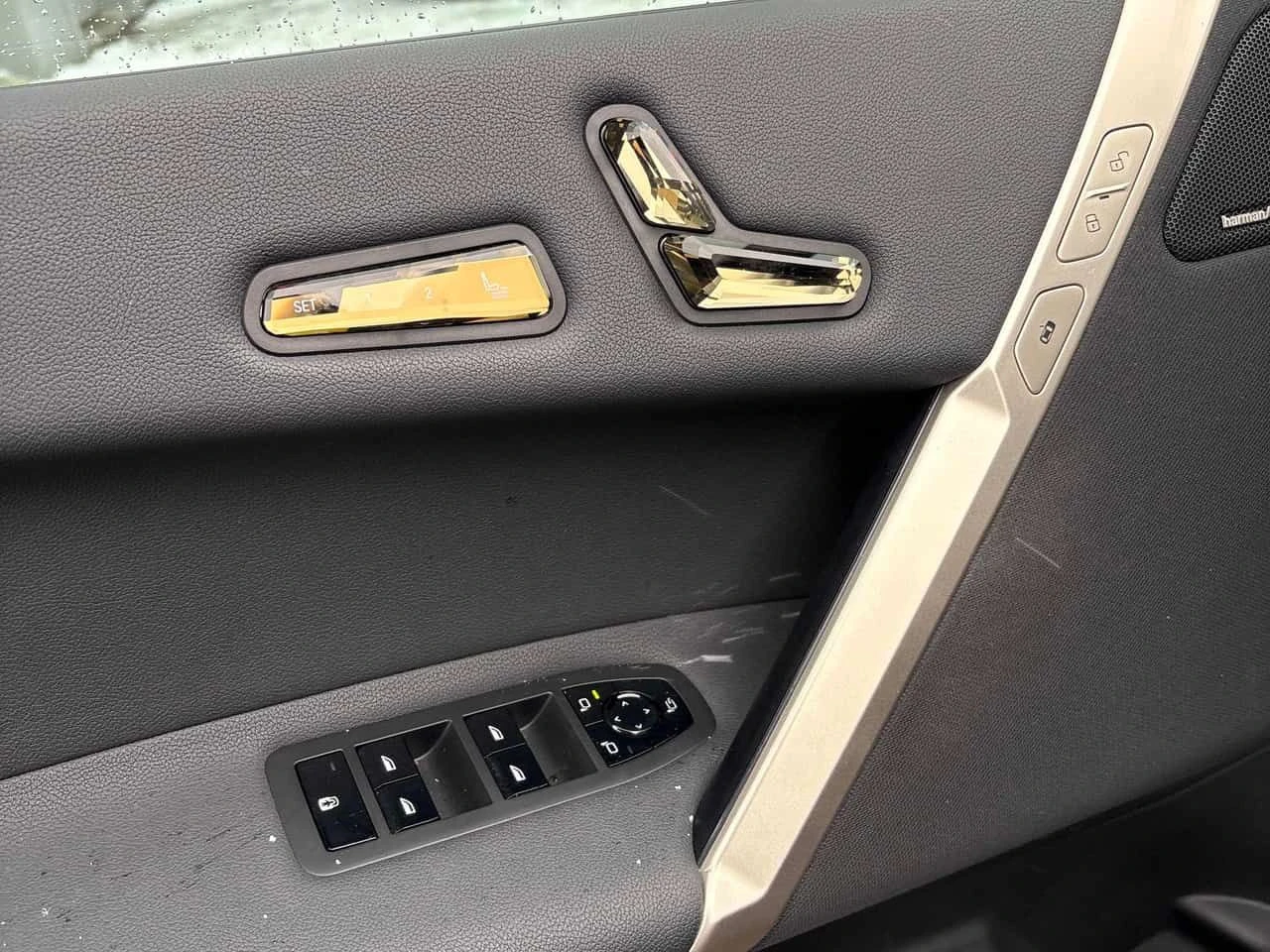 BMW iX * xDrive40 * 360 * 2 КЛЮЧА * ПОДГРЕВИ * ПАНОРАМА, снимка 14 - Автомобили и джипове - 54084518