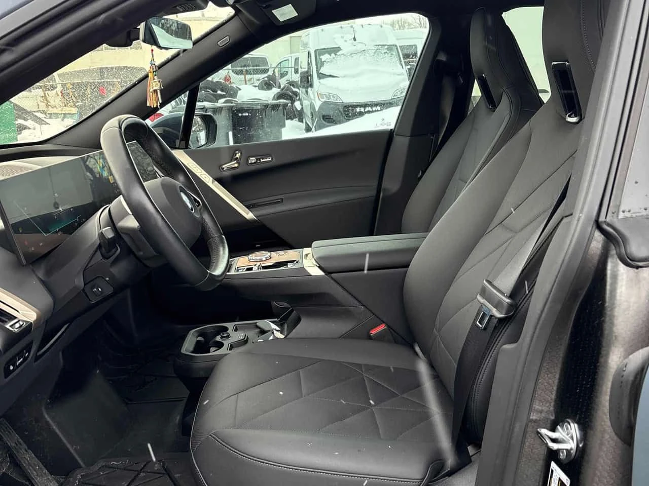 BMW iX * xDrive40 * 360 * 2 КЛЮЧА * ПОДГРЕВИ * ПАНОРАМА, снимка 12 - Автомобили и джипове - 54084518