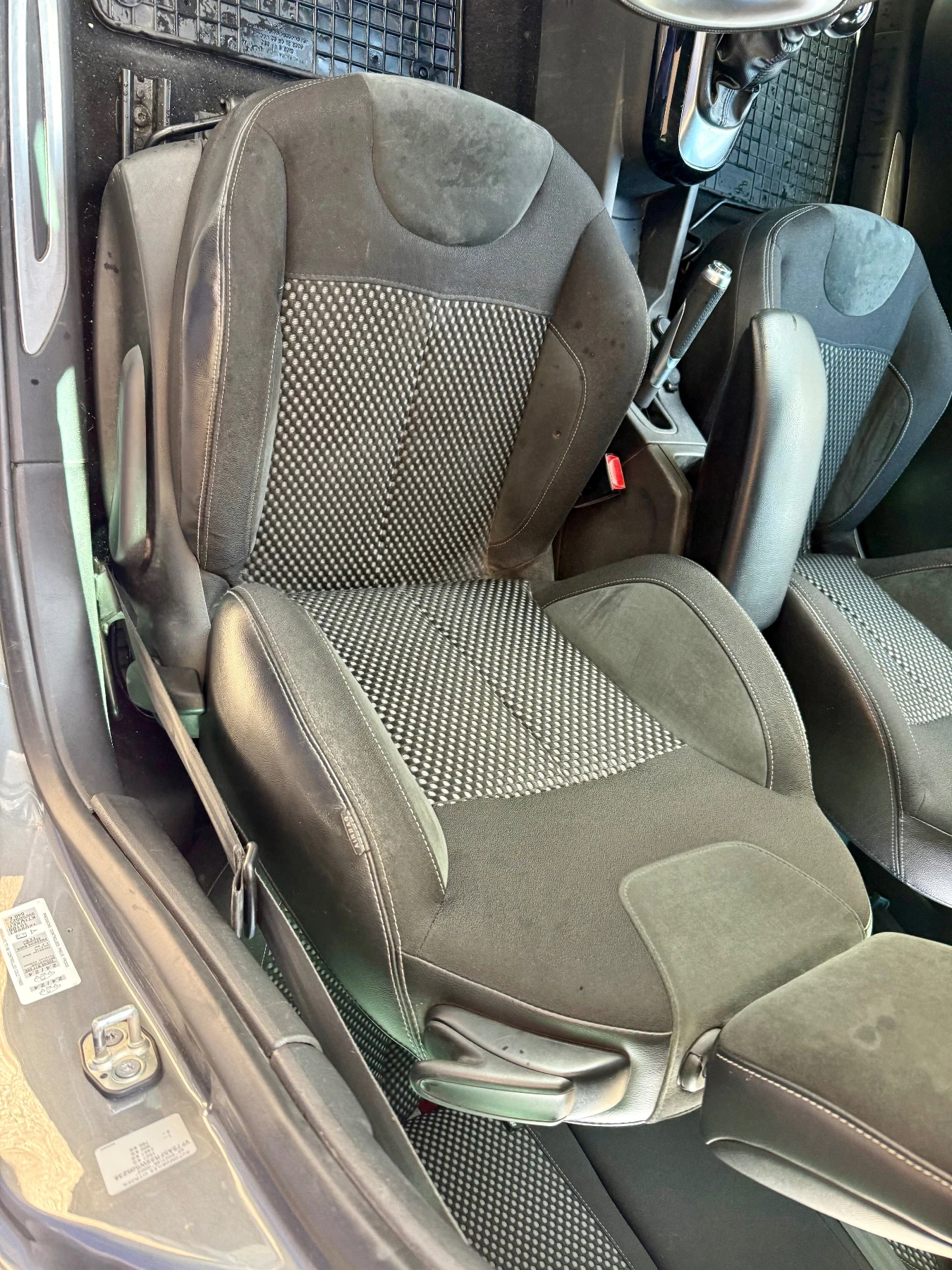 Citroen DS3, снимка 7 - Автомобили и джипове - 54125365