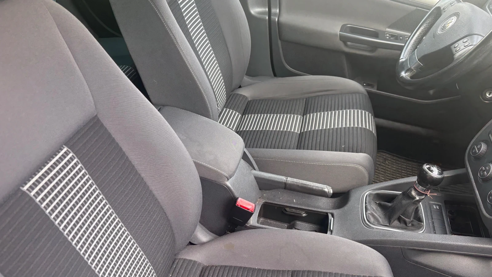 VW Golf 1.9TDI United Германия , снимка 10 - Автомобили и джипове - 54168427