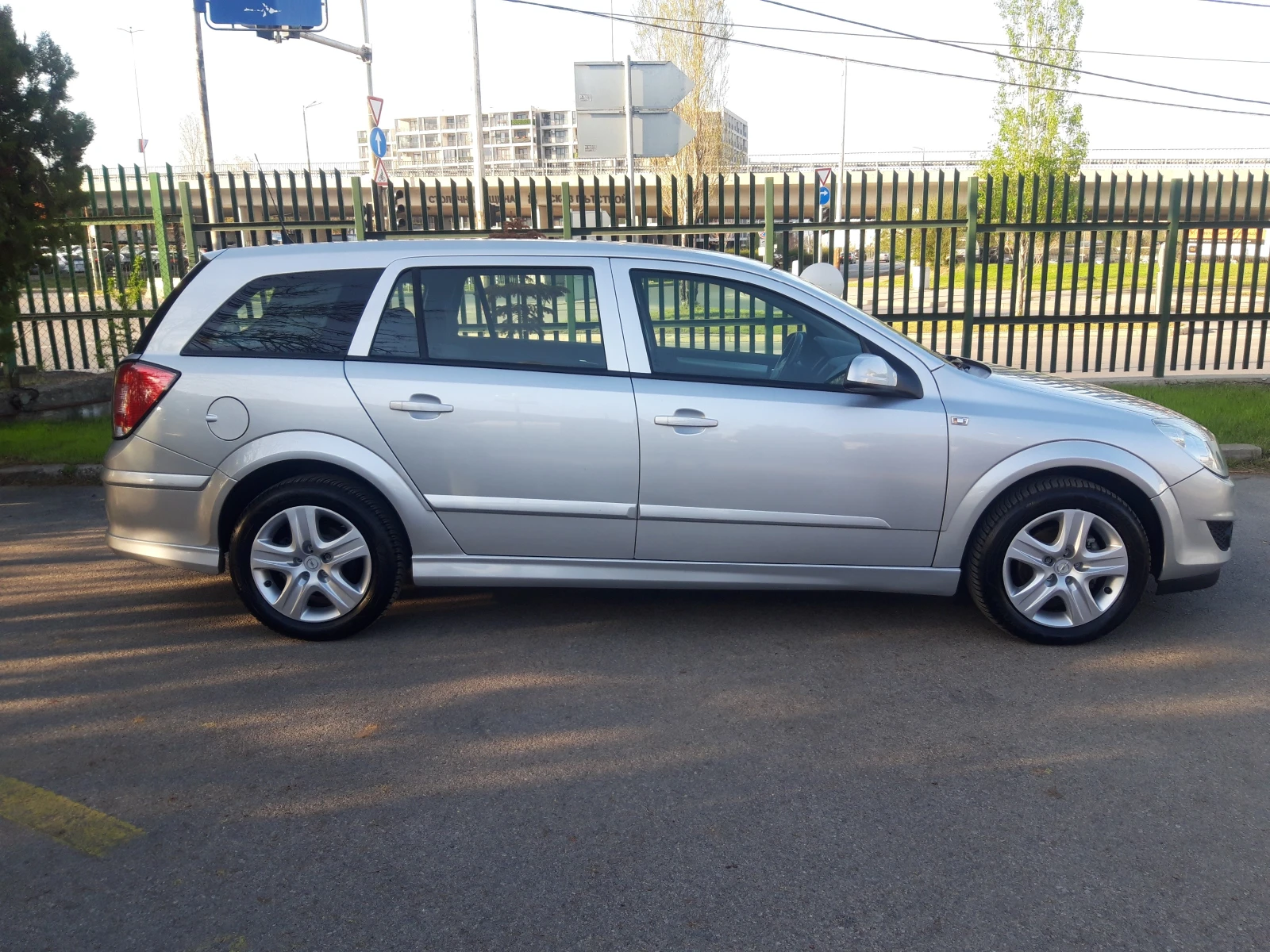 Opel Astra 1.7CDTI* 110k.c-6ск* ОТЛИЧНА* , снимка 3 - Автомобили и джипове - 54487565