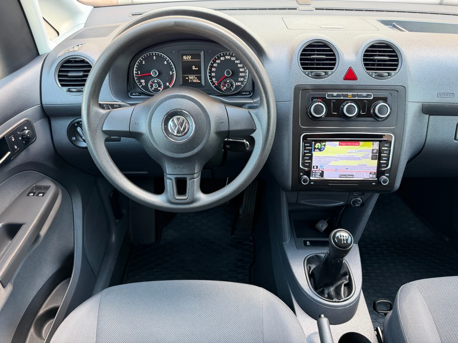 VW Caddy 1.6TDI 102к.с. ТОП СЪСТОЯНИЕ ГЕРМАНИЯ, снимка 10 - Автомобили и джипове - 54829229