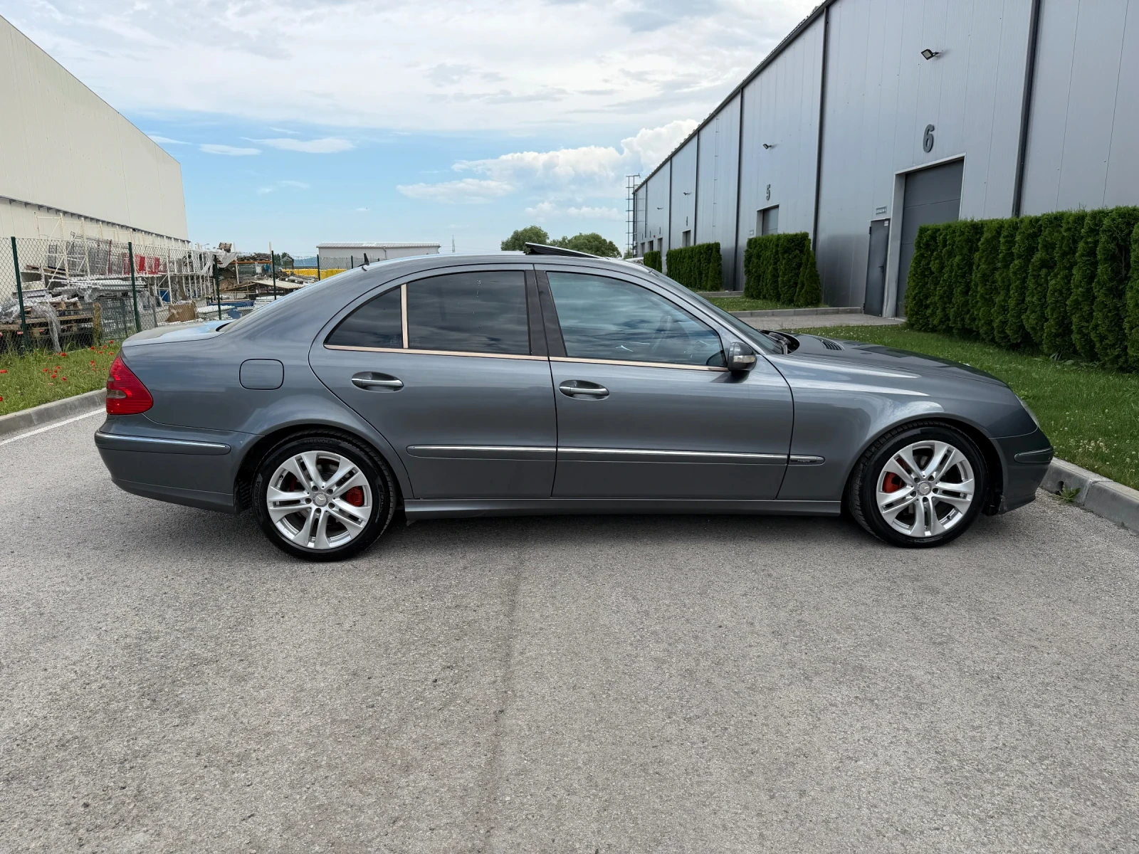 Mercedes-Benz E 280 cdi 177k.c* Avantgarde* Люк* Кожа* ЛИЗИНГ* , снимка 4 - Автомобили и джипове - 54836935