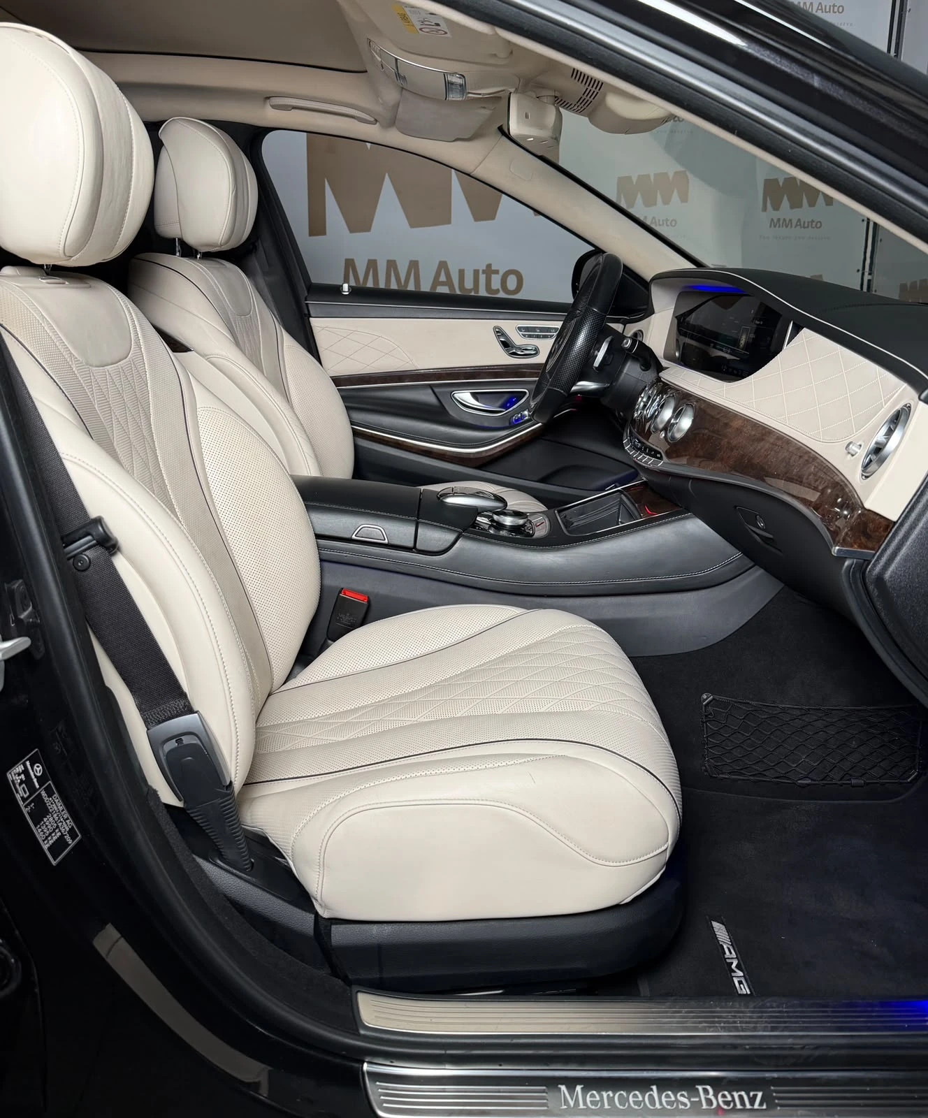 Mercedes-Benz S 560 4Matic* AMG* TV* HuD* Pano* Chauffeur* Burm, снимка 11 - Автомобили и джипове - 55650222