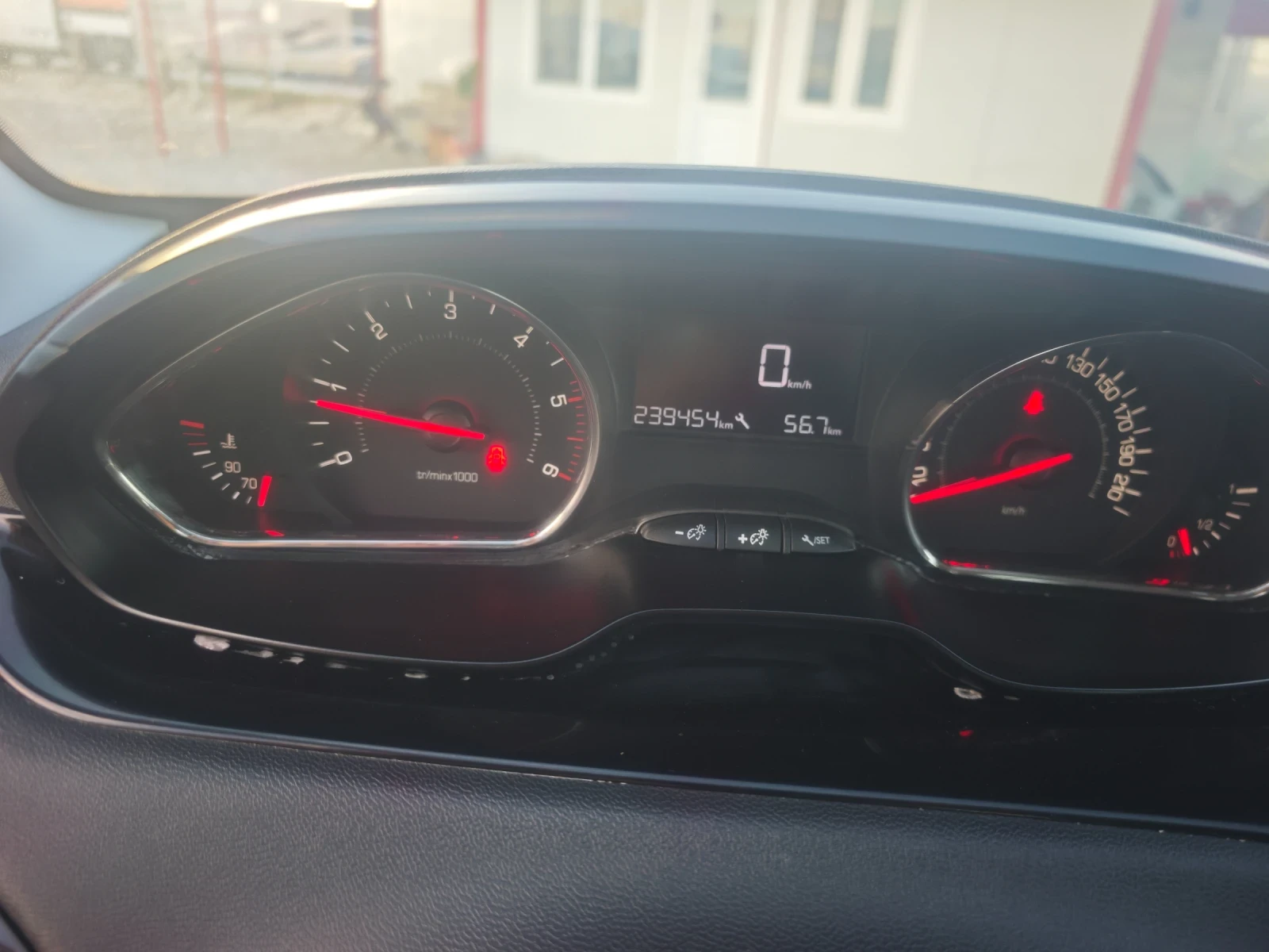Peugeot 208 1.4hdi, снимка 8 - Автомобили и джипове - 55845748