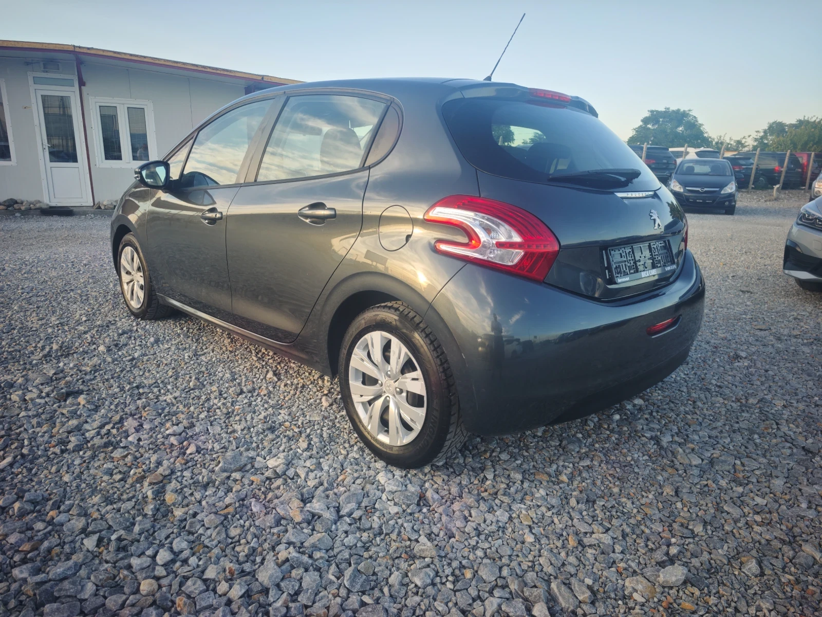 Peugeot 208 1.4hdi, снимка 6 - Автомобили и джипове - 55845748