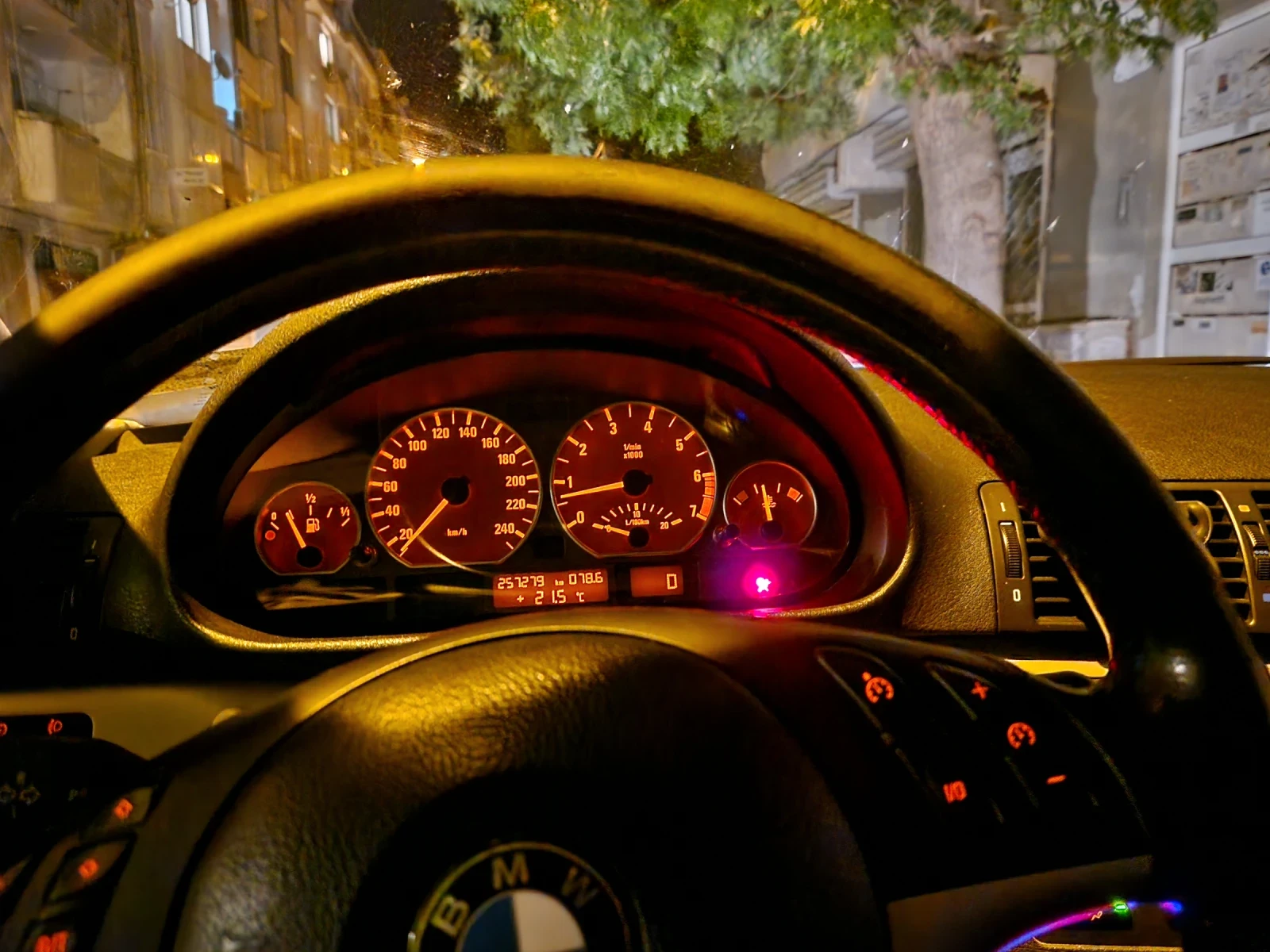 BMW 330 Бмв 330 газ бензин, снимка 3 - Автомобили и джипове - 56375205