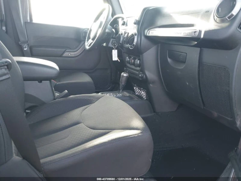 Jeep Avenger 3.6L V-6 DOHC, VVT, 285HP 4X4 Drive, снимка 10 - Автомобили и джипове - 52836389