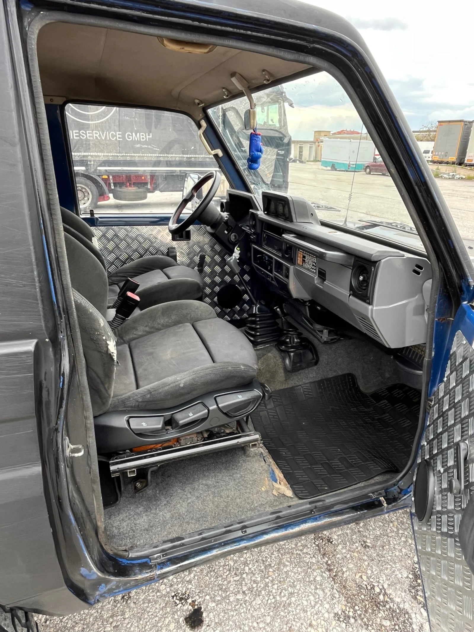 Toyota Land cruiser 2.4, снимка 12 - Автомобили и джипове - 54380390