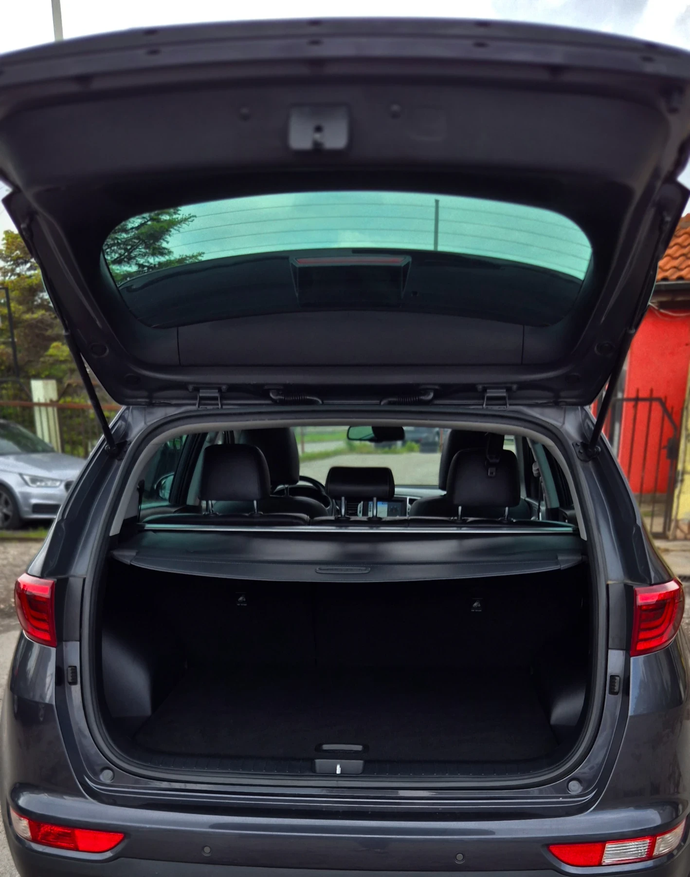 Kia Sportage 1.7CRDI* AUTOMAT* NAVI* LANE ASSISTENT* PANORAMA* , снимка 15 - Автомобили и джипове - 54491640