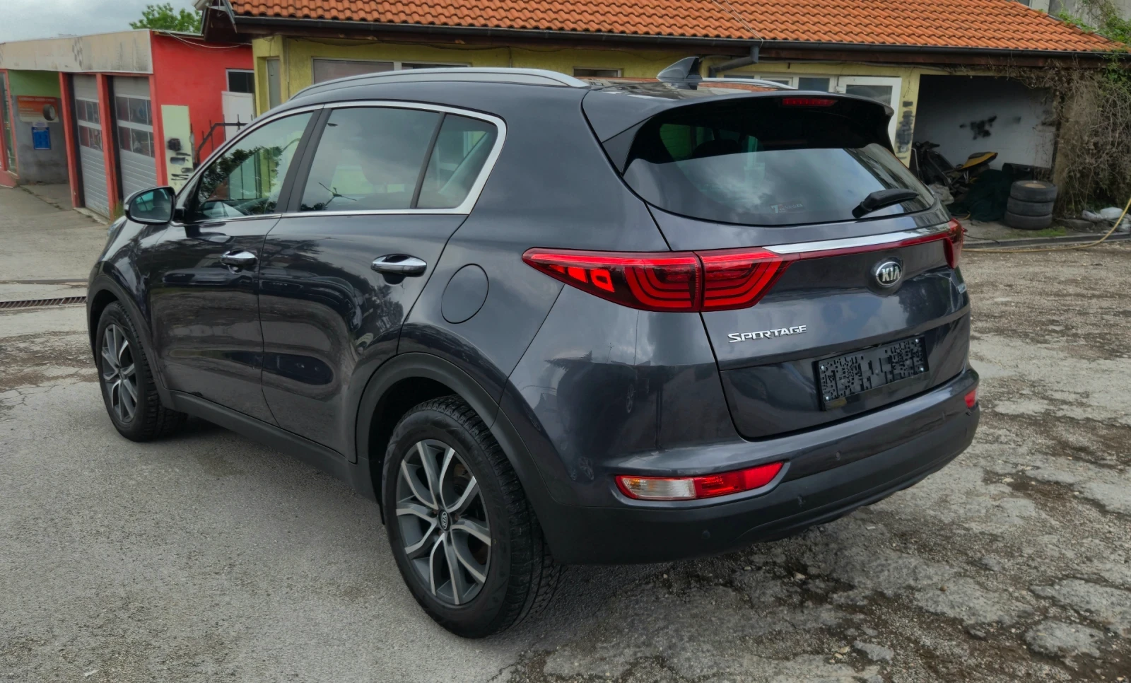 Kia Sportage 1.7CRDI* AUTOMAT* NAVI* LANE ASSISTENT* PANORAMA* , снимка 4 - Автомобили и джипове - 54491640