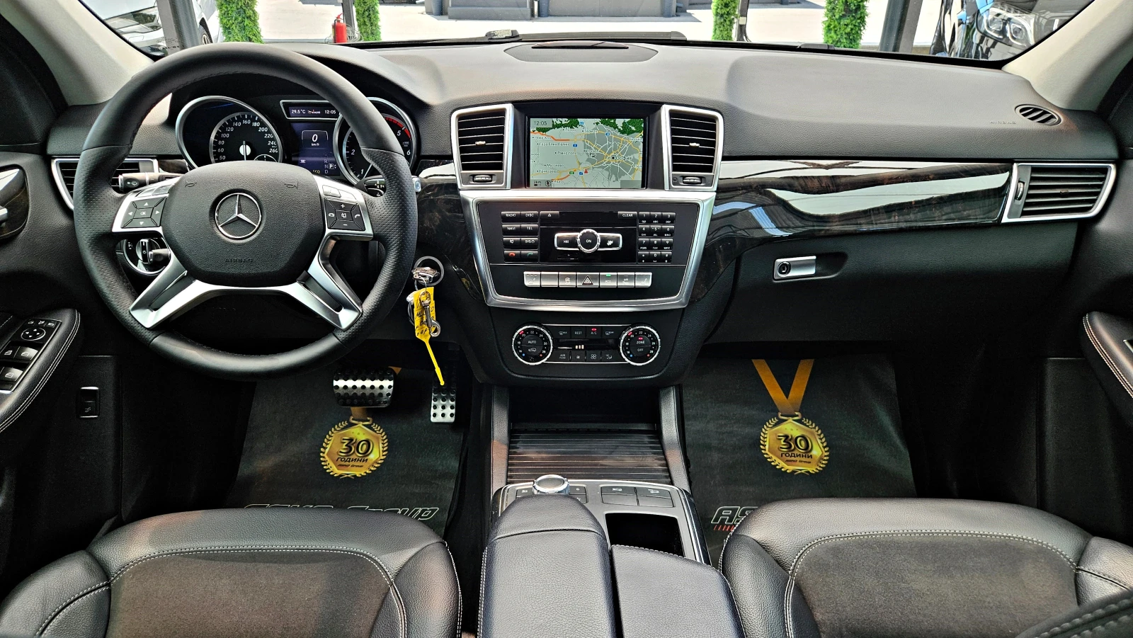 Mercedes-Benz ML 350 AMG/GERMANY/CAMERA/ПОДГРЕВ/АМБИЕНТ/AUTO HOLD/LIZIN, снимка 9 - Автомобили и джипове - 54959201