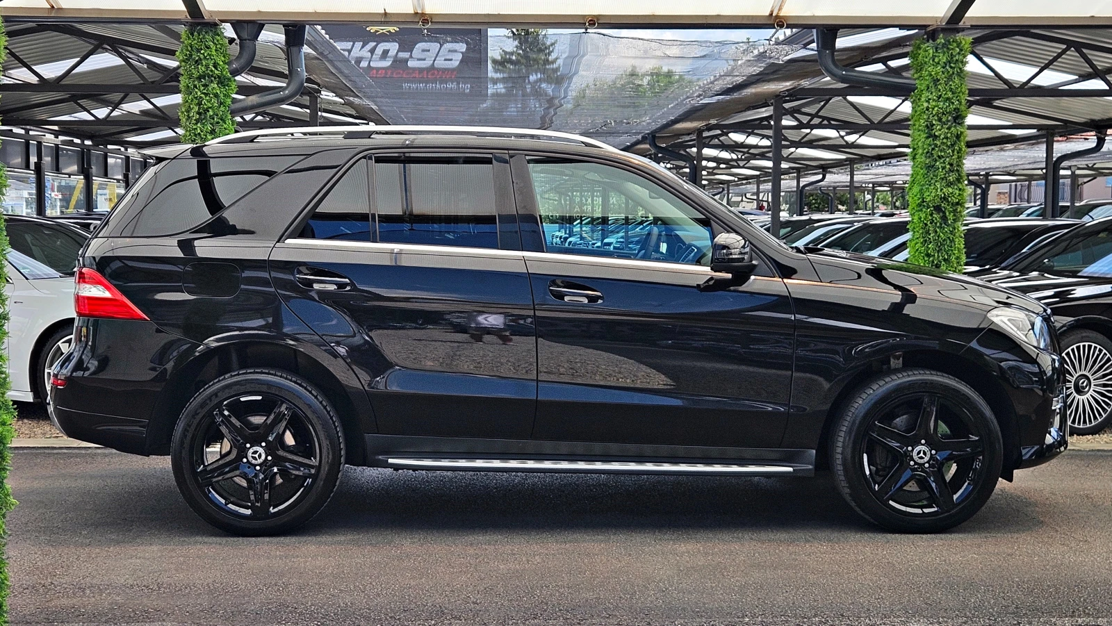 Mercedes-Benz ML 350 AMG/GERMANY/CAMERA/ПОДГРЕВ/АМБИЕНТ/AUTO HOLD/LIZIN, снимка 4 - Автомобили и джипове - 54959201