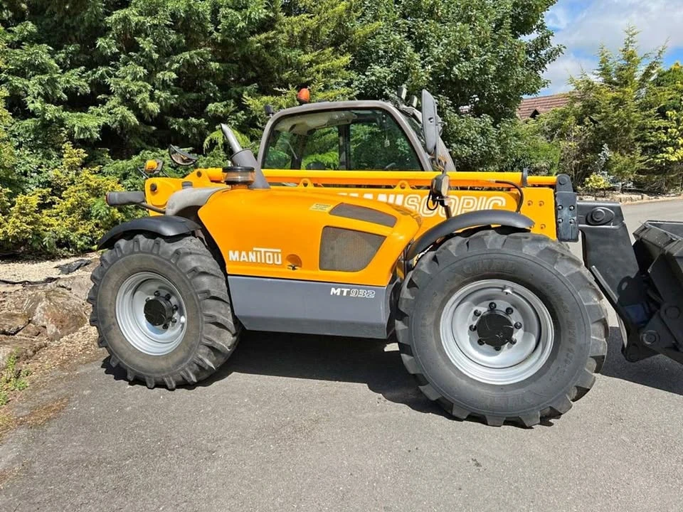 Телескопичен товарач Manitou mt932 - изображение 2