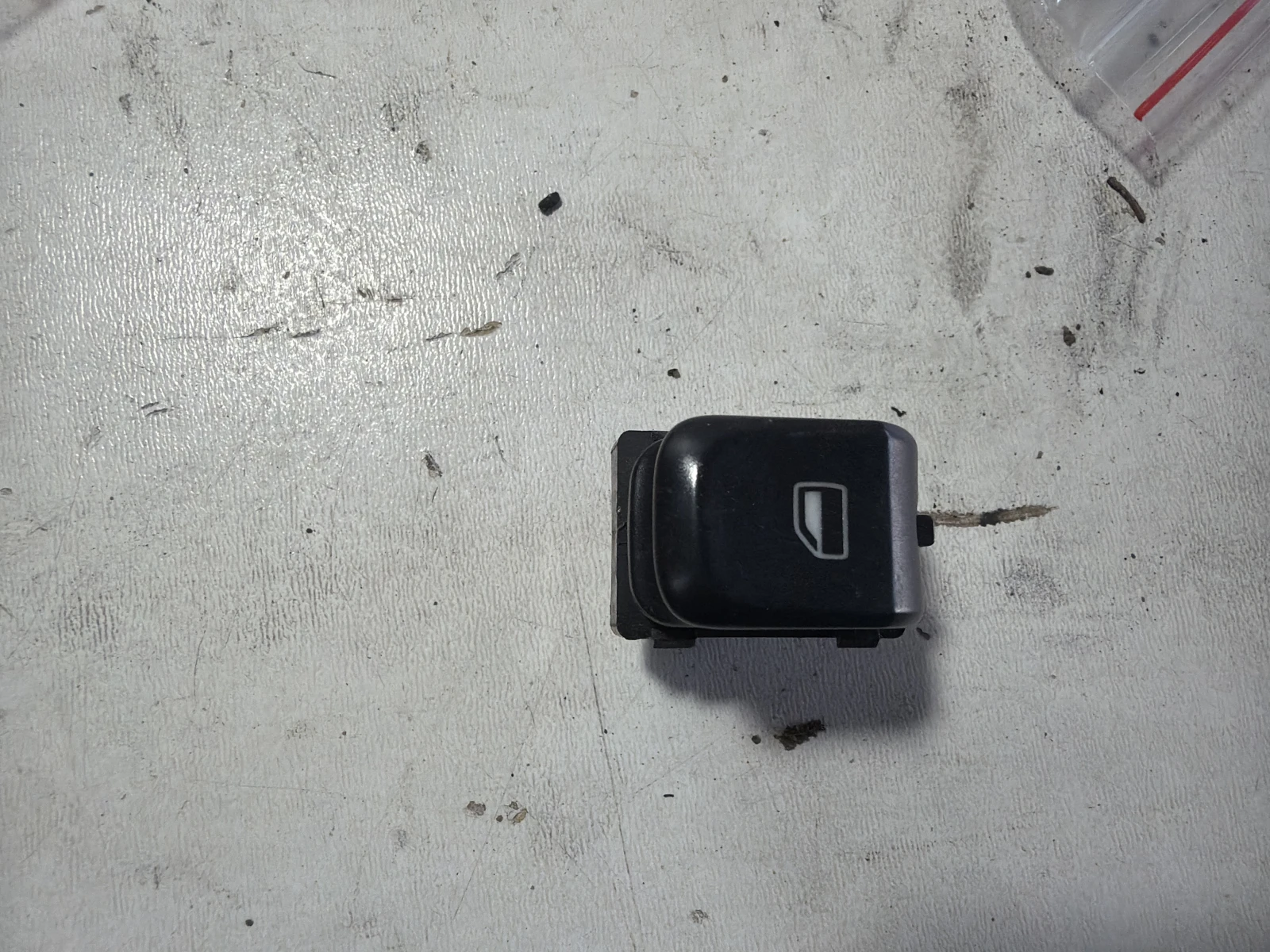 копче ел. стъкла 8K0959855A Audi A4