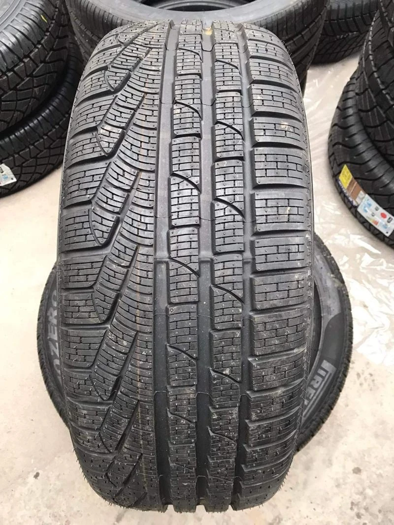 Гуми Зимни 245/45R19, снимка 2 - Гуми и джанти - 45864108