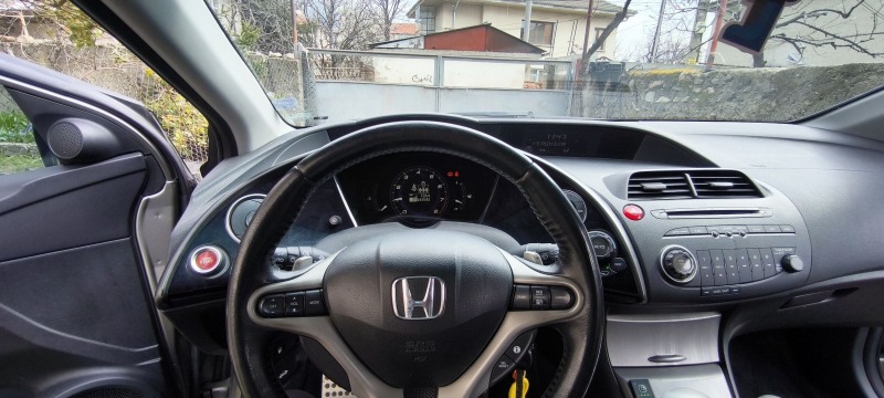Honda Civic 1.8 vtec 140 lpg, снимка 14 - Автомобили и джипове - 44806526