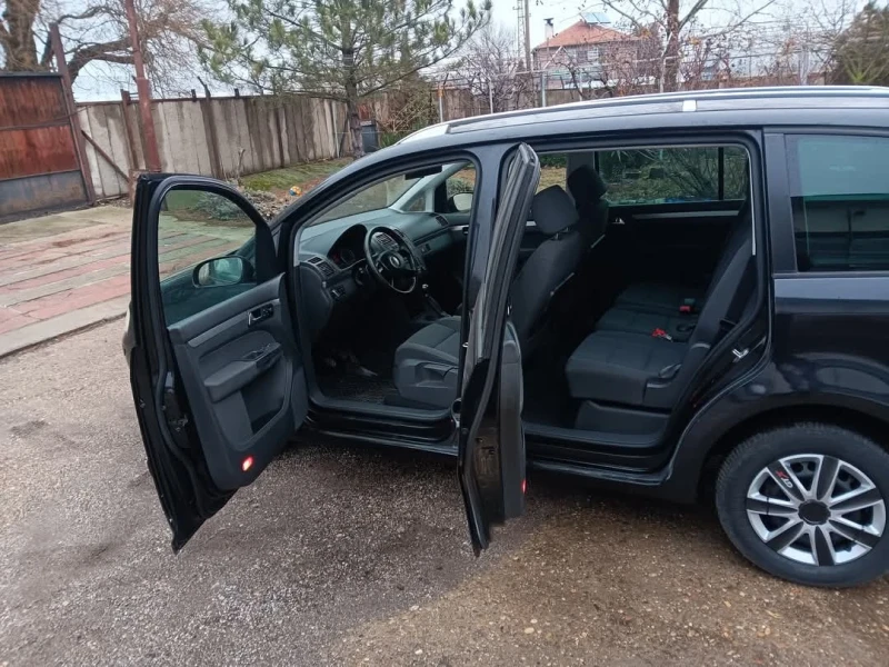 VW Touran 1.9, снимка 5 - Автомобили и джипове - 49126537