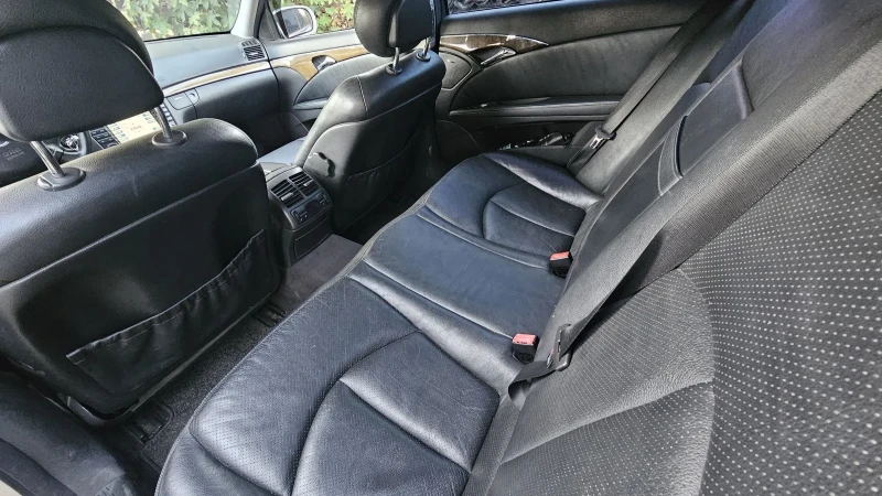 Mercedes-Benz E 320, снимка 12 - Автомобили и джипове - 52893837